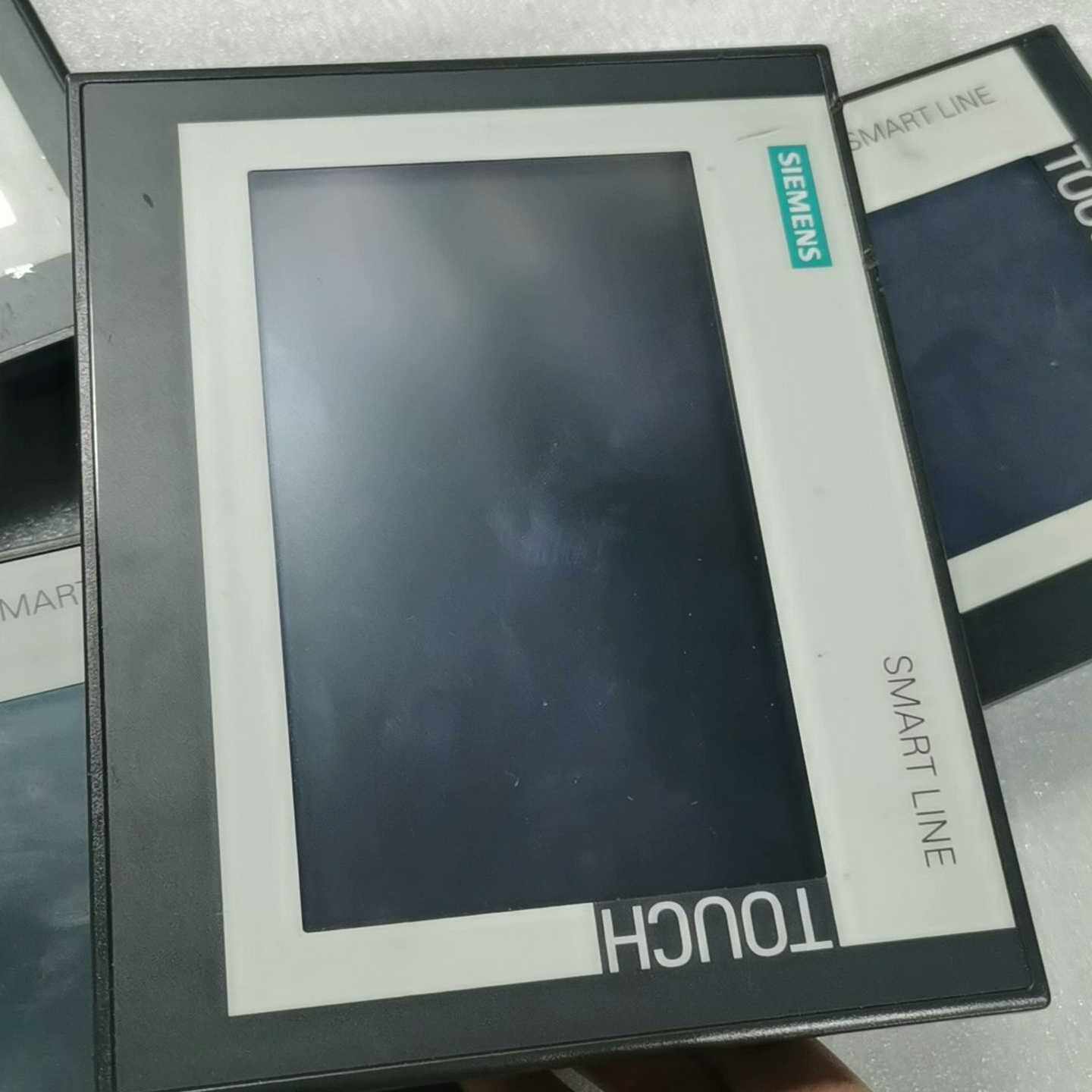 西门子触摸屏SMART700IEV3，型号6AV6--议价商品