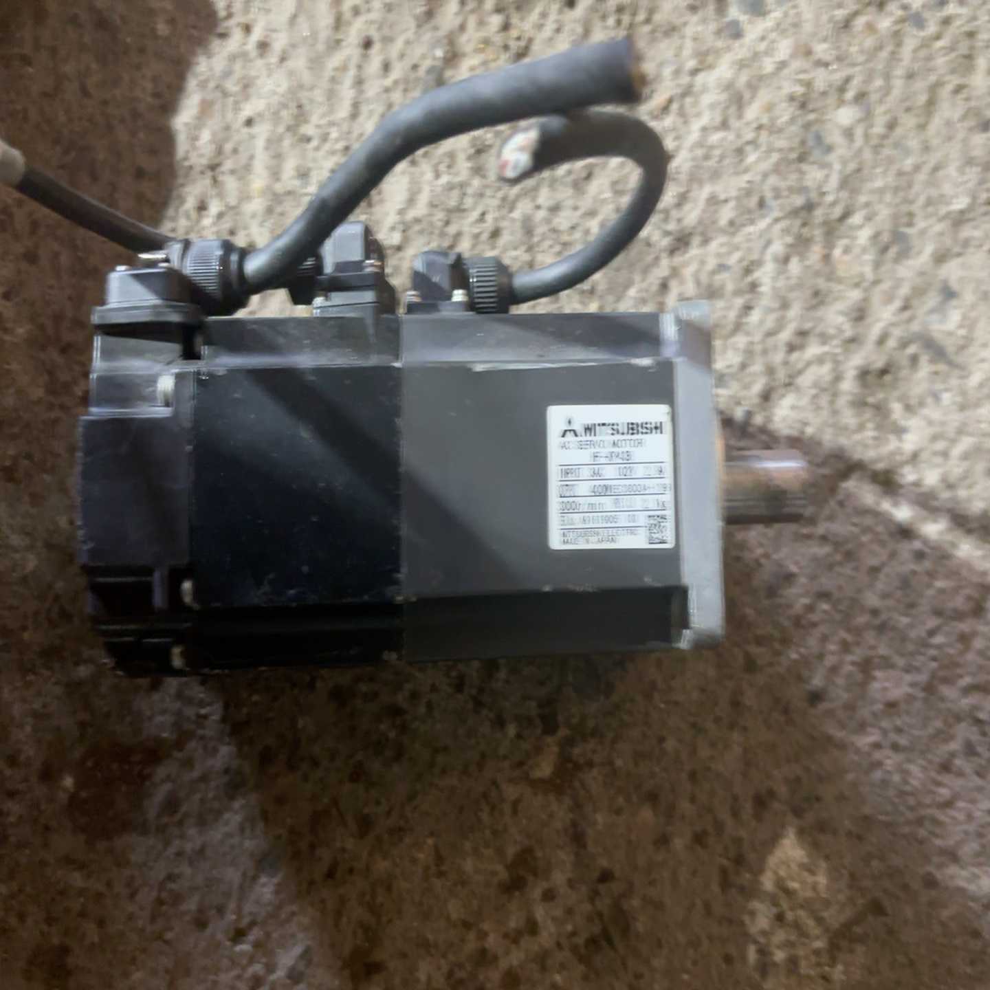 询价三菱伺服电机，型号HF-KP43B，400W功率，输入3AC