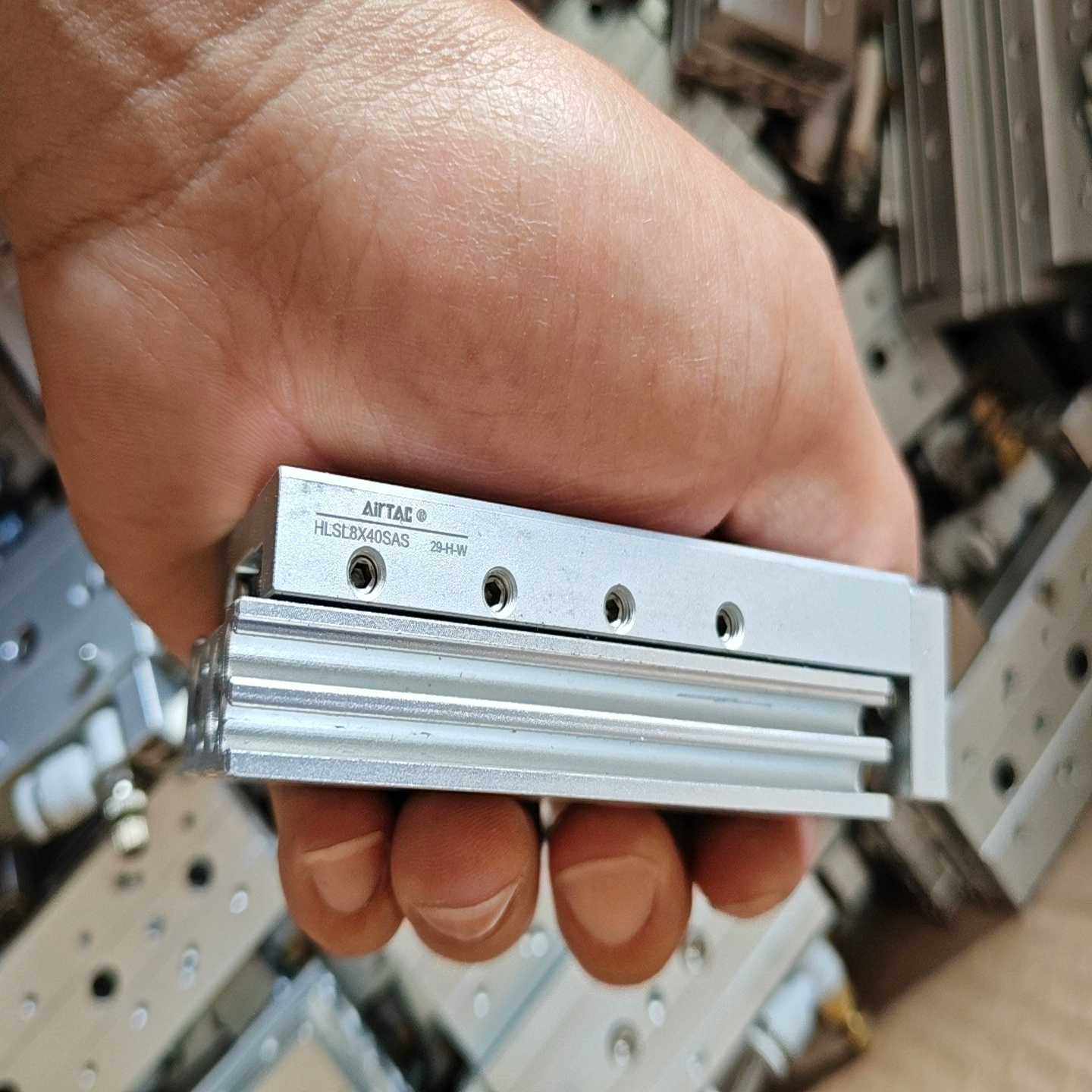 询价亚德客滑台气缸HLS8X40SASHLWX40SAS实物拍