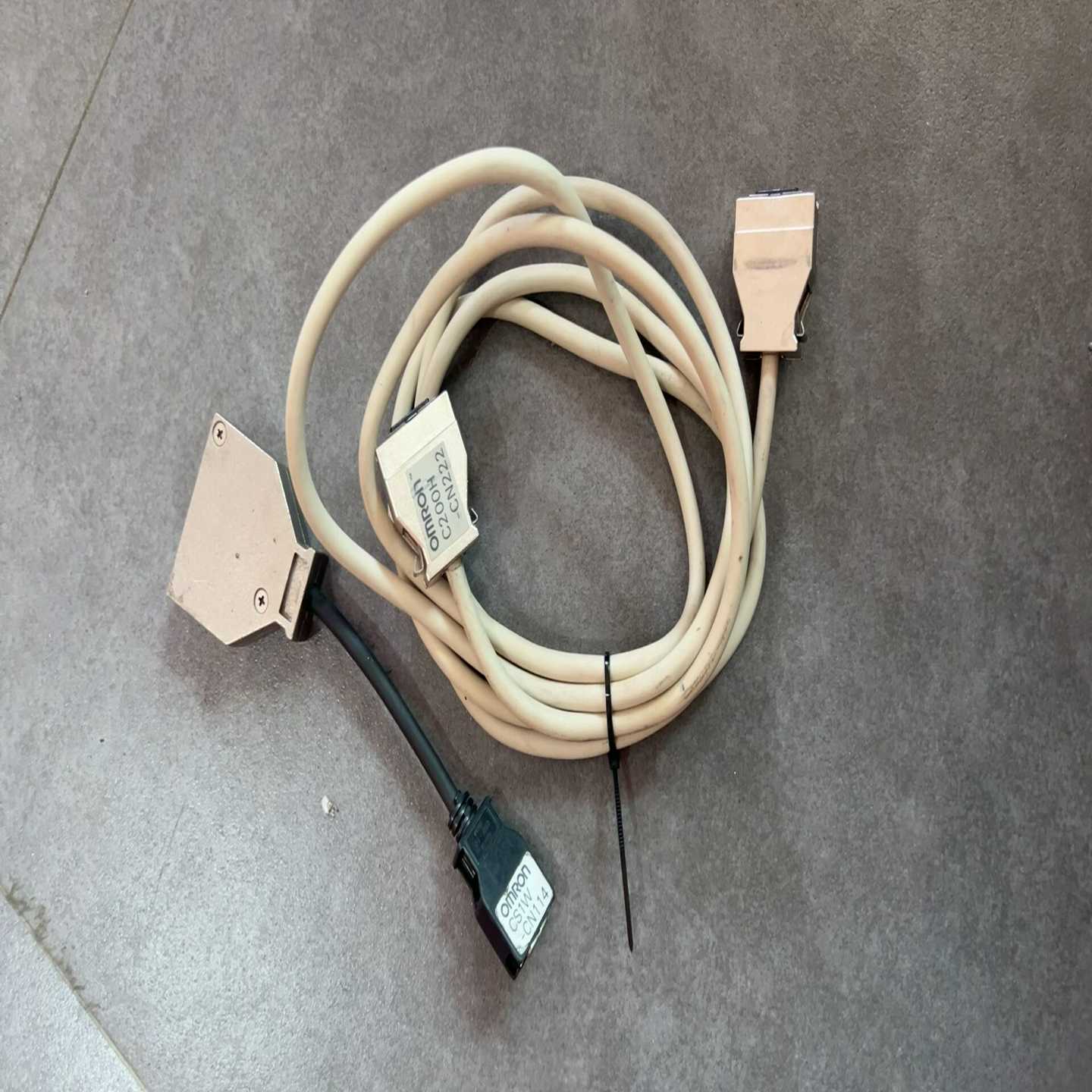 询价Omron原装正品CS1W-CN114链接线加欧姆龙C200