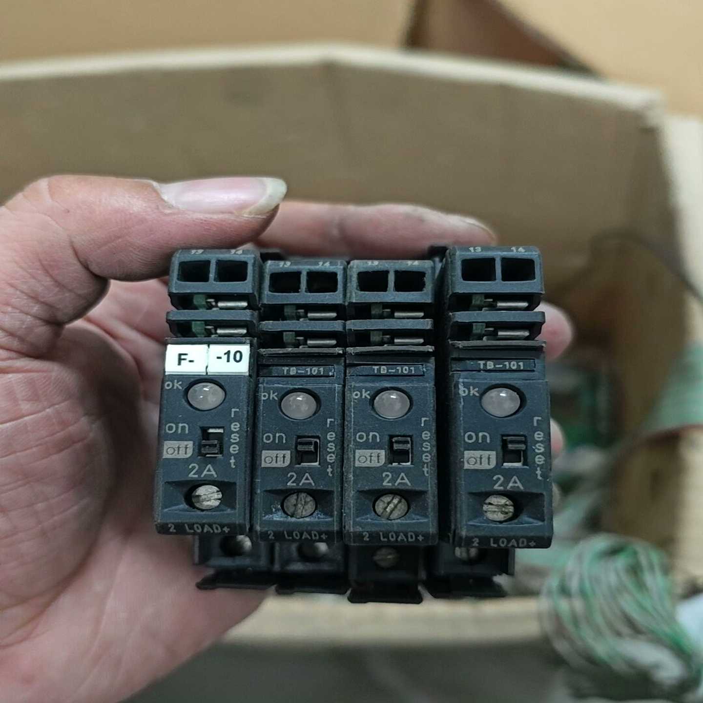 ETA断路器ESX10-TB-101-DC24V-2A询价