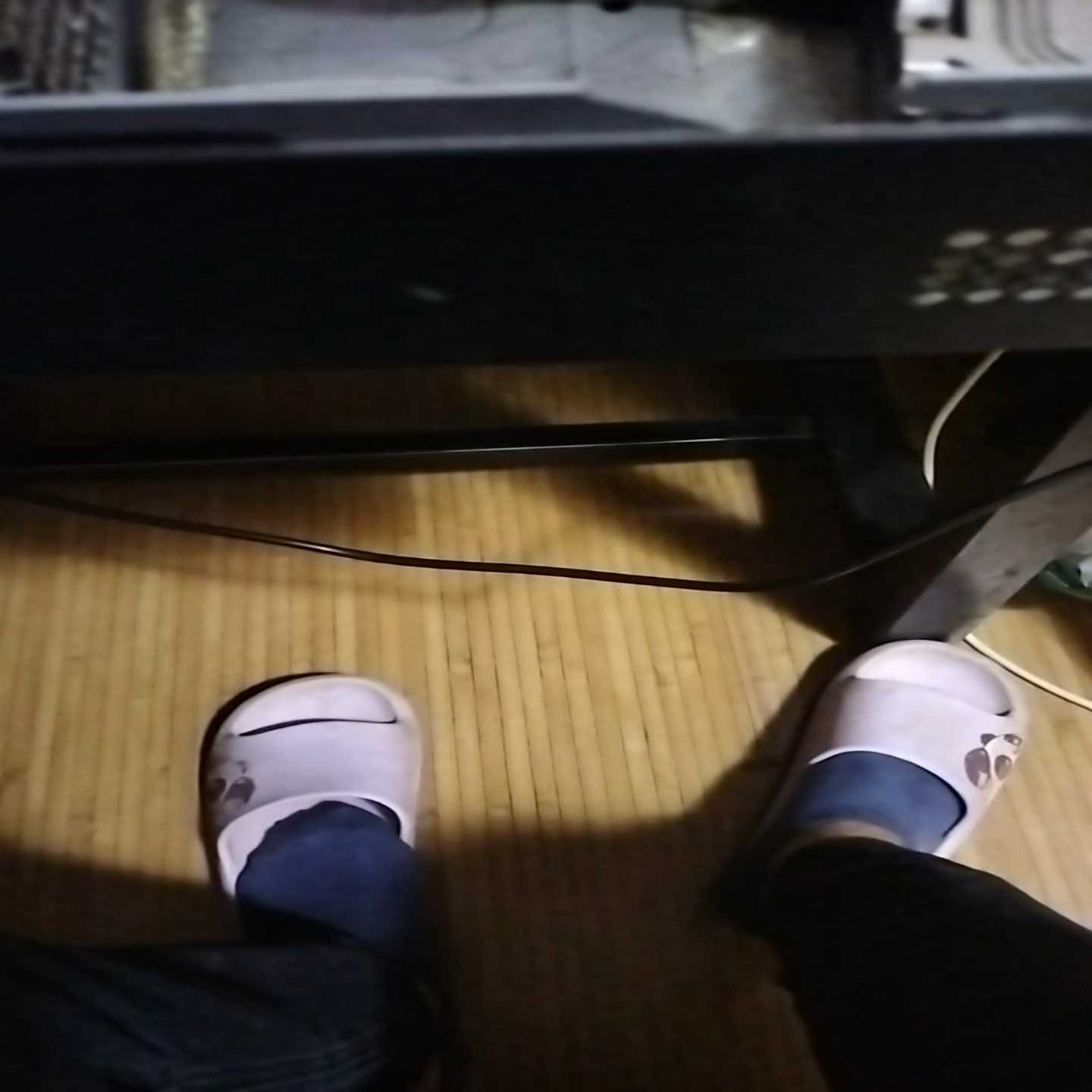 海康qUxJgc''威视32路，硬盘录像主机，机子带电池--议价商品