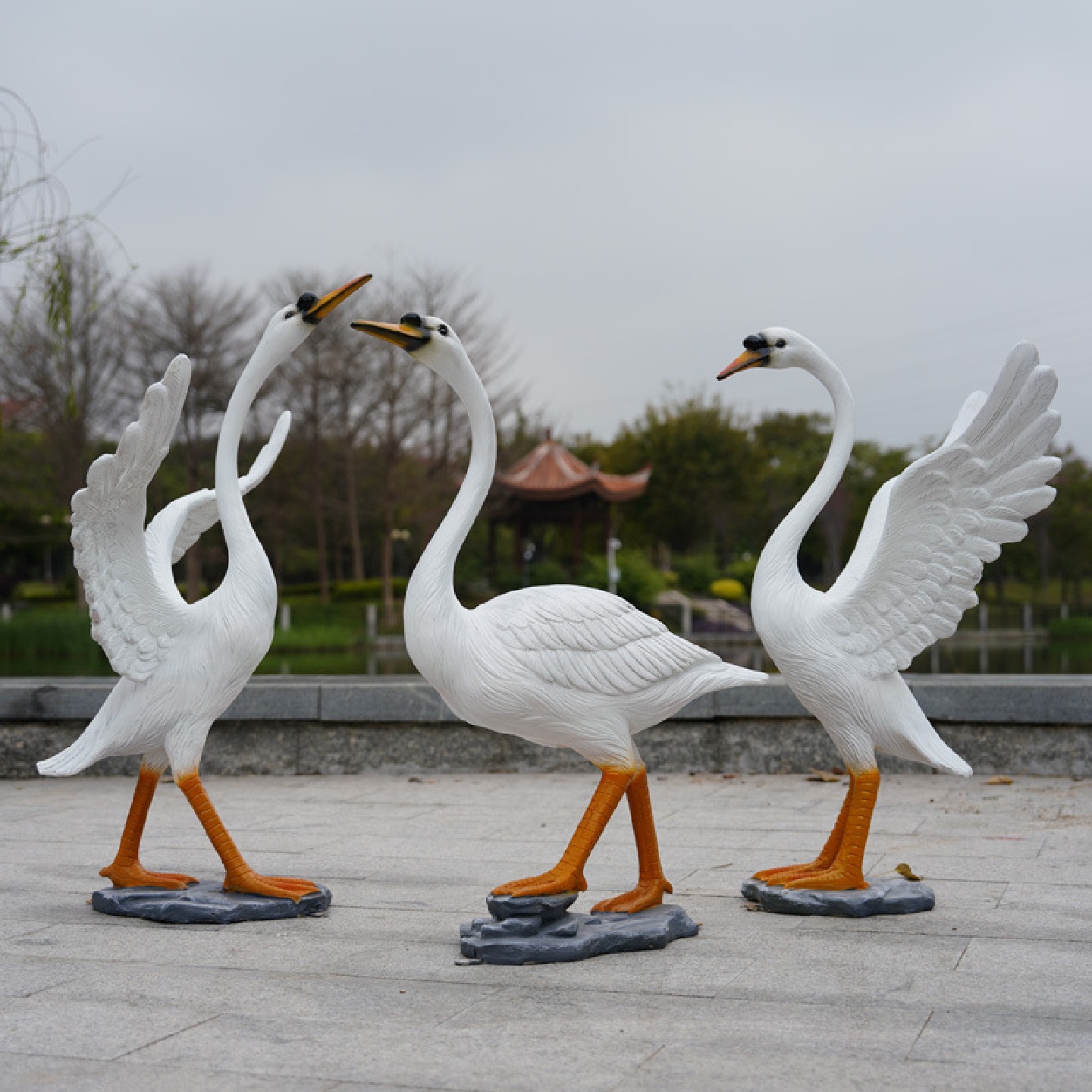 户外天鹅雕塑玻璃钢园林景观庭院草坪水池塘装饰动物模型摆件立体