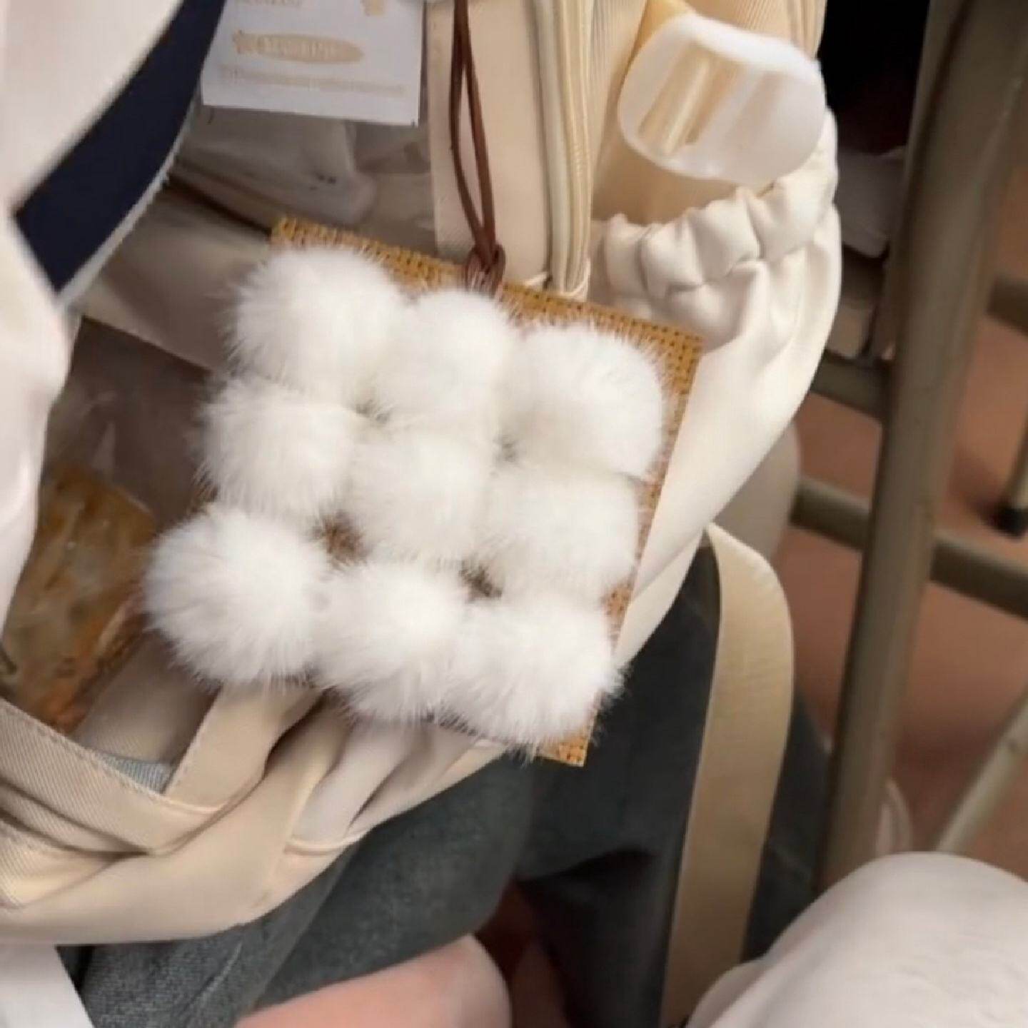 霉豆腐挂件创意仿真毛绒捏捏乐玩具可爱雪白毛豆腐包包挂饰送闺蜜