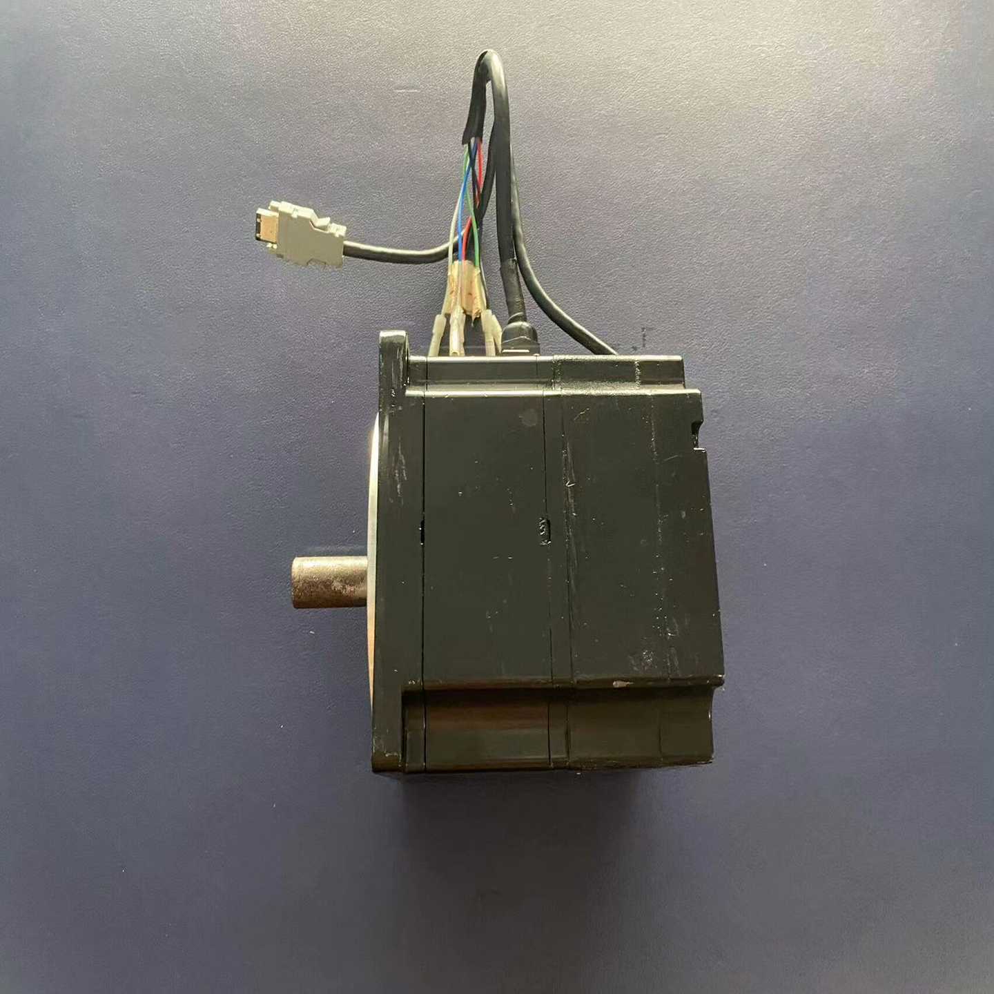 议价安川SGMPH-08AAA2C伺服电机