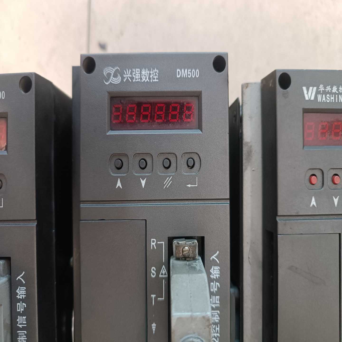 议价华兴兴强伺服驱动DM500成色如图，功能包好300一台包好包