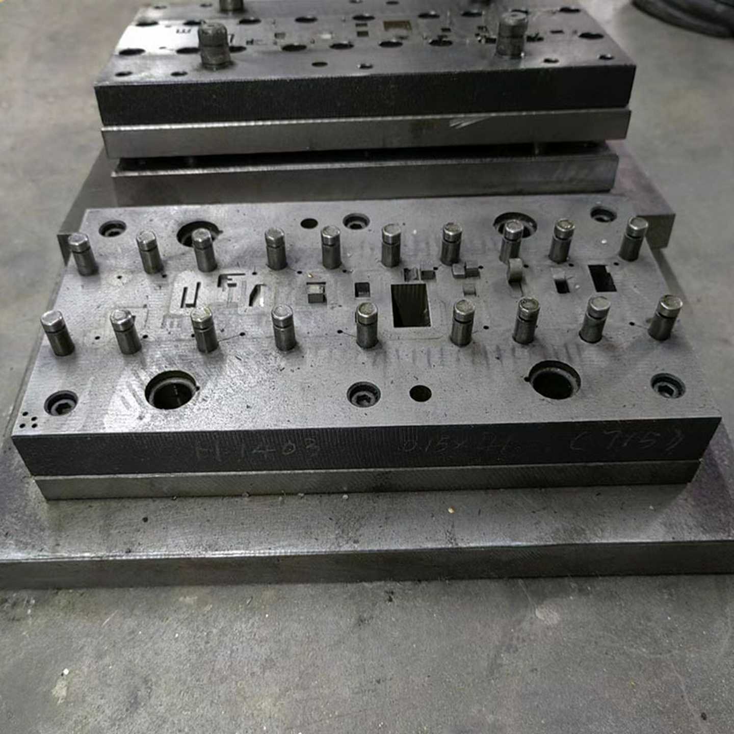 东莞凤岗厂家精密五金弹片冲压模具