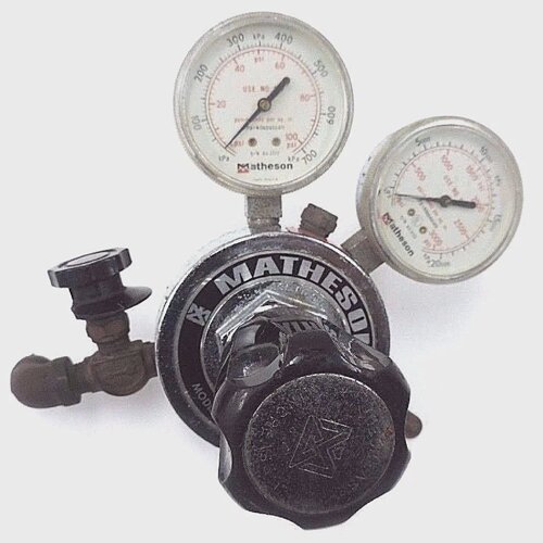 MATHESON GAS REGULATOR MODEL NO. 8350 W 633112  633133 GAUGE