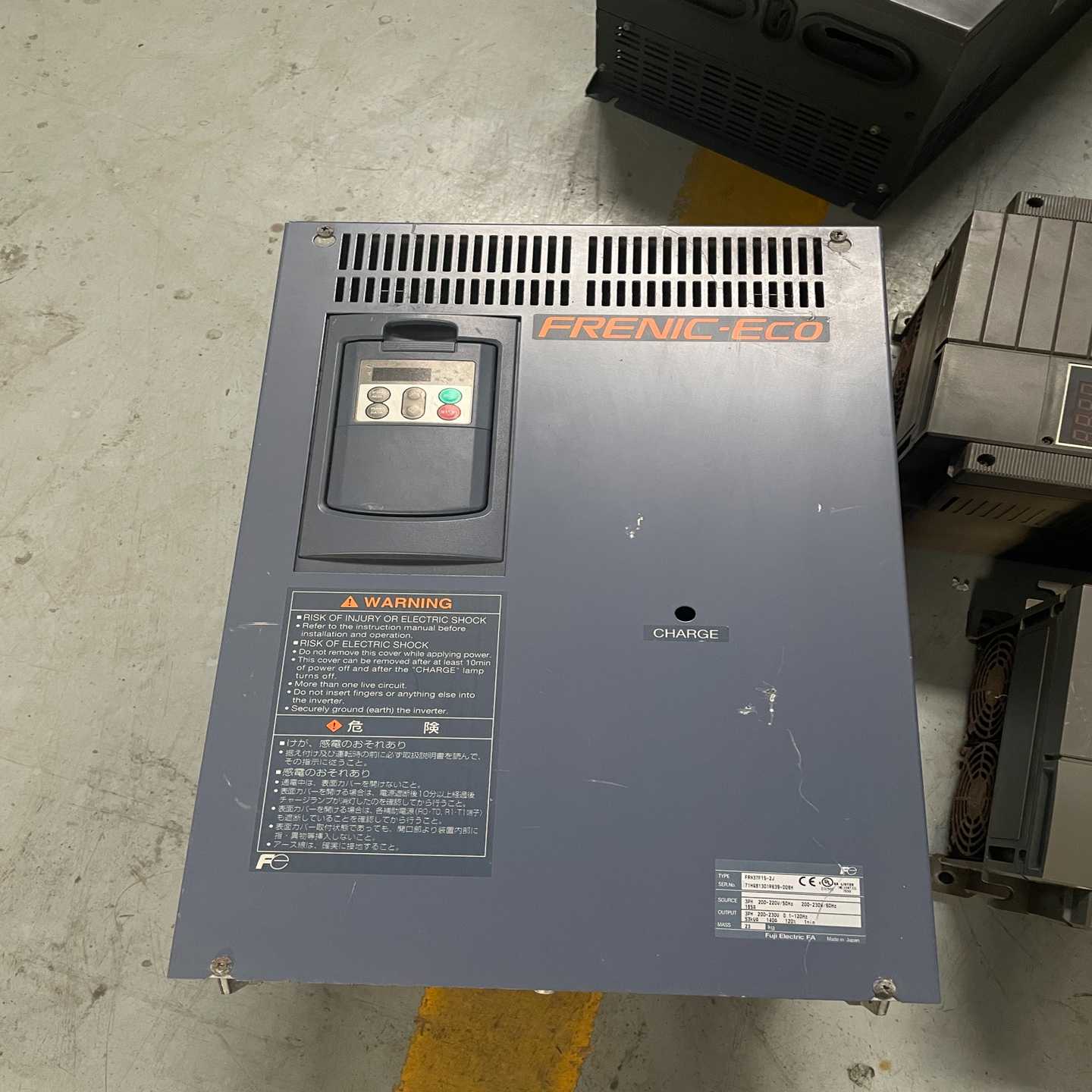 富士变频器FRN37F1S-2J 实图37KW 220V~议价
