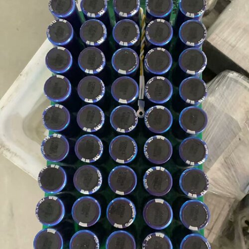 寻《超级法拉电容2.7V100F150一板底有胶