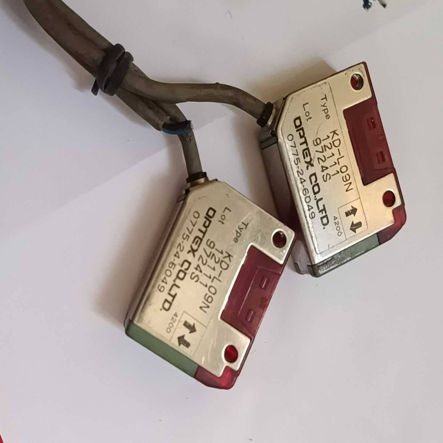 SlCK光电开关KD-L09N，，线短，，成色如询价