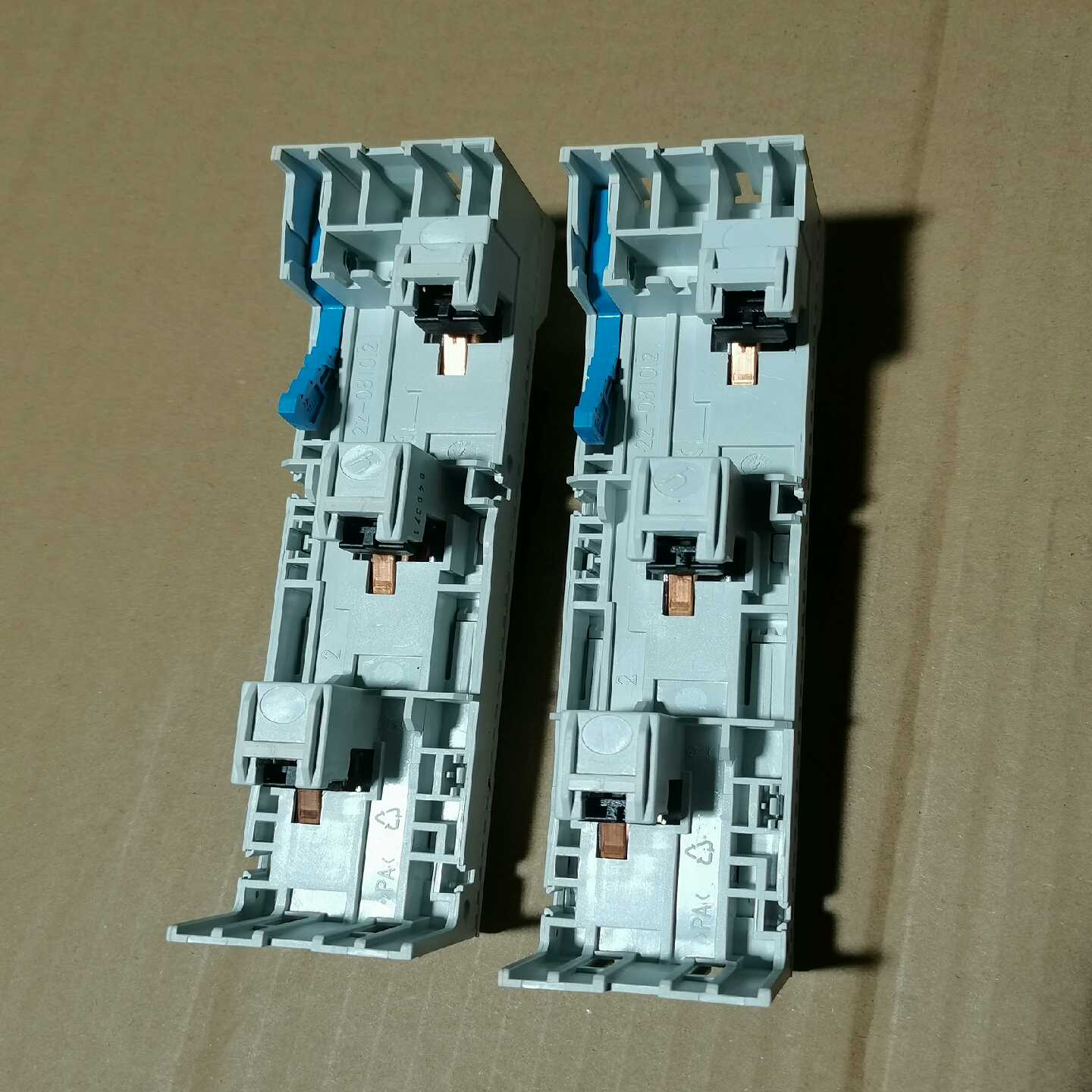 议价现有两个IIe-radI母线连接器141-4适用