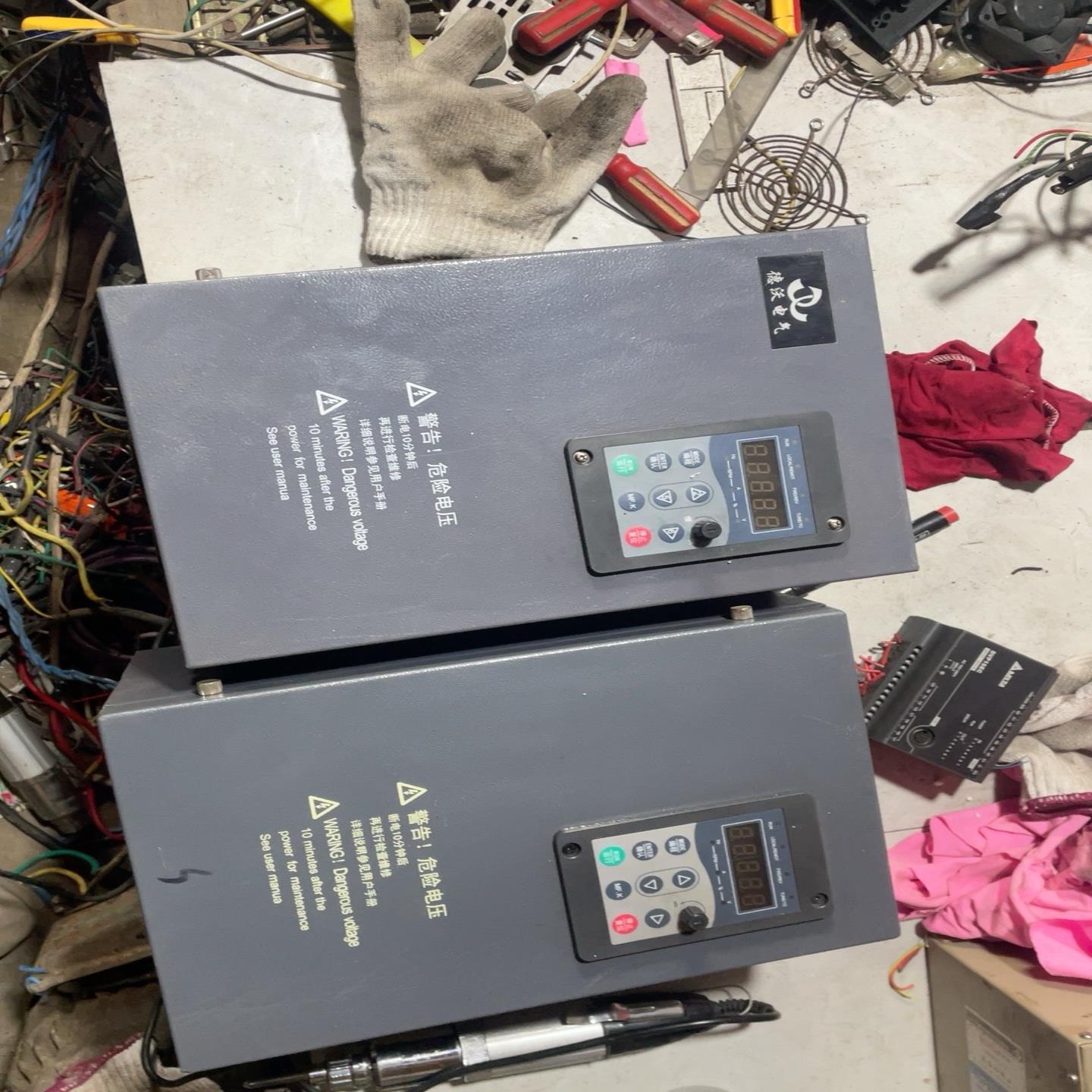 德沃变频器15kw德沃VT80-G15T4B两台成色漂（零零电子）