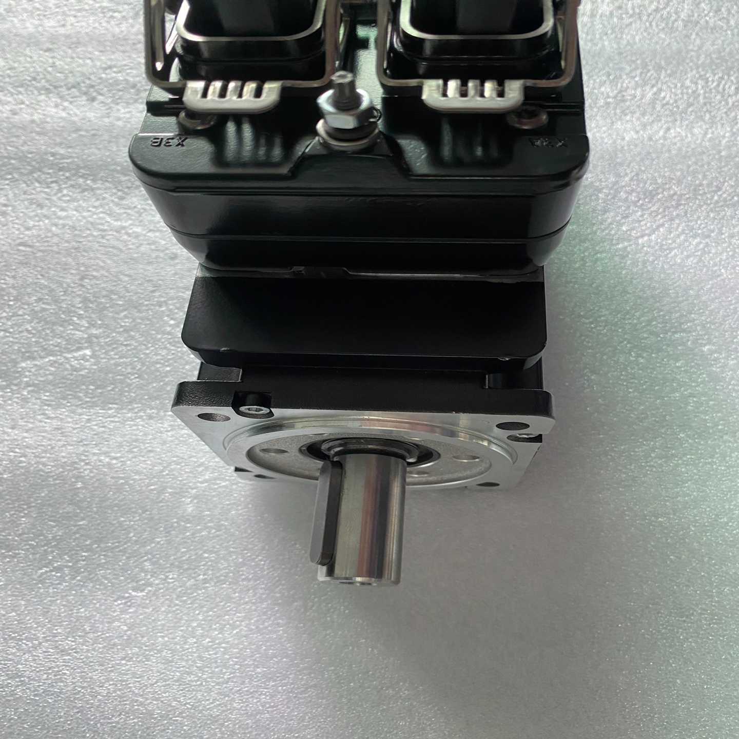 贝加莱伺服电机8LMA33.D9045CJ00-0议价（零零电子）