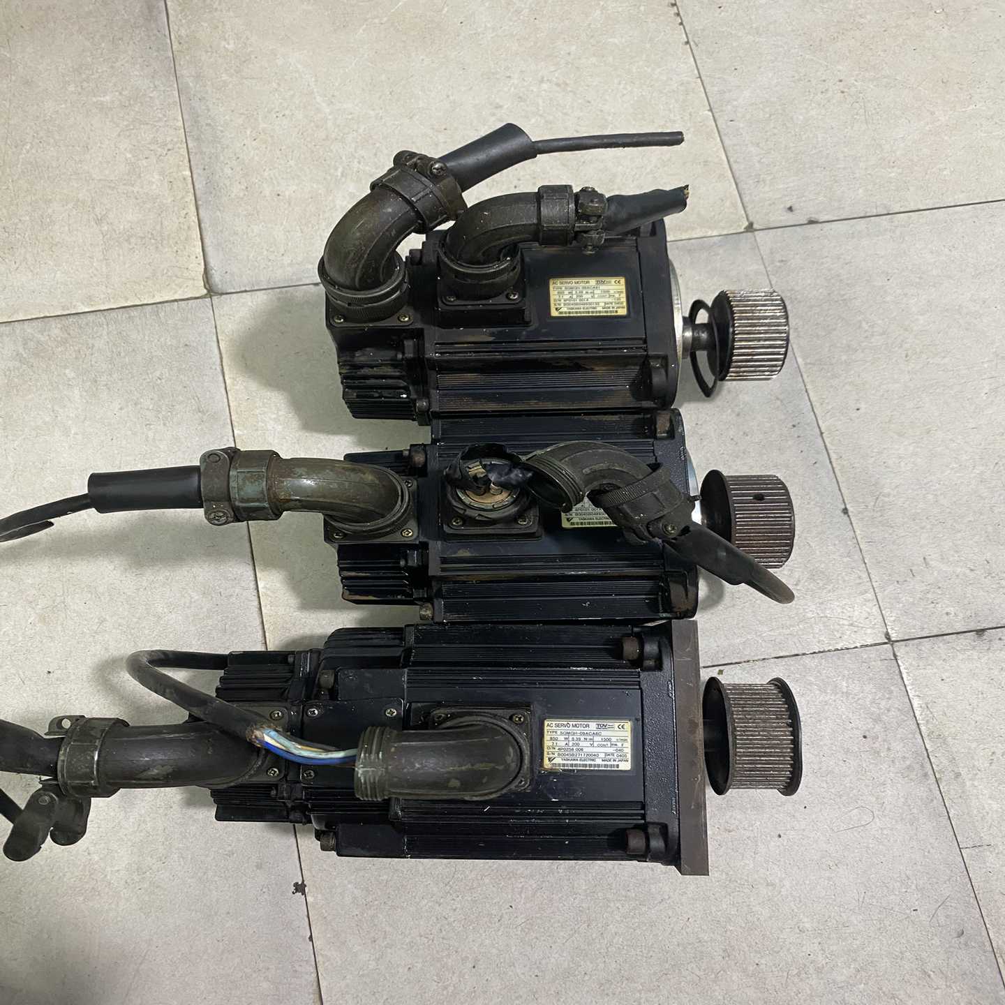 出售安川YASKAWA伺服电机，型号SGMGH-09ACA6--议价商品