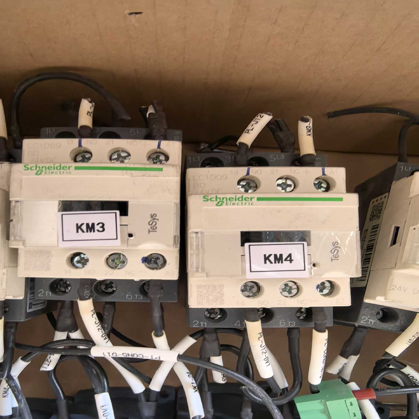 直流接触器LC1D09BD，24V，99新询价