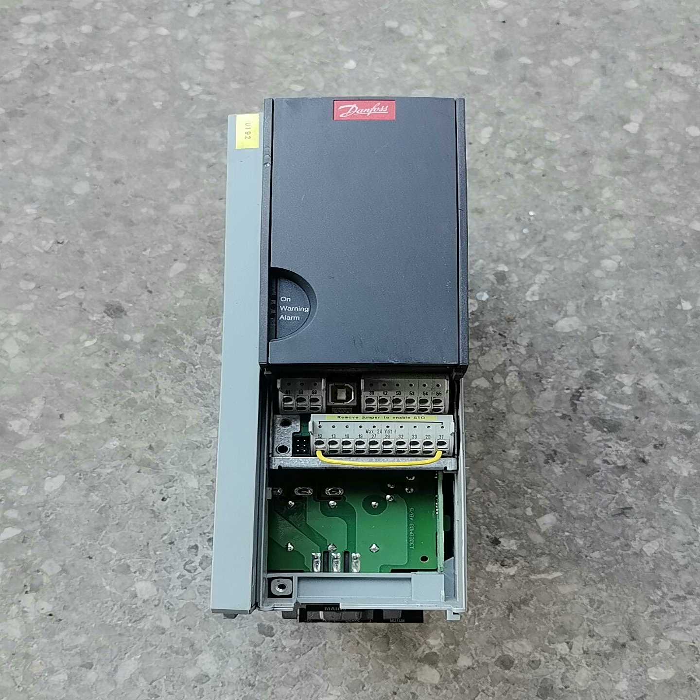 丹佛斯变频器2.2KWFC-302P2K2T5E20H2X（零零电子）