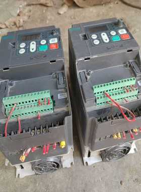 伟创AC60-T3-1R5G/2R2P变频器2台，成色不~询价