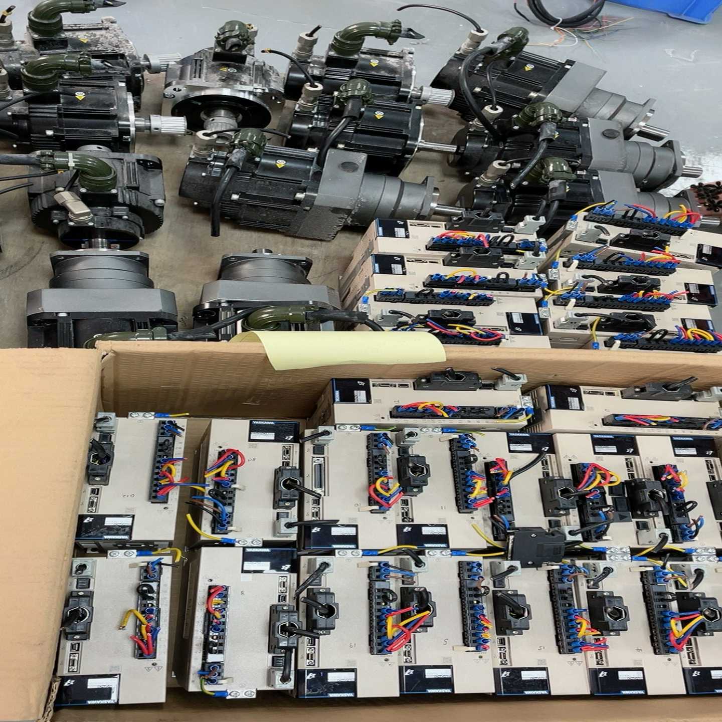 安川伺服7系1kw套装SGD7S-7R6A00A202--议价商品