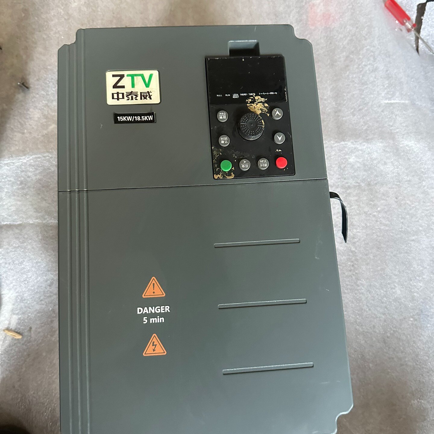 【询价】中泰威变频器，380V三相，型号LC400E-15G/18R图片