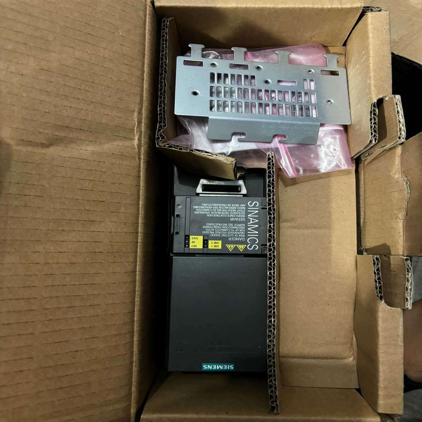 西门子变频器，型号6SL3210-1KE22-6UF1，G1--议价商品