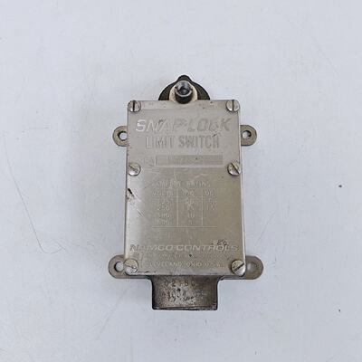 Namco Controls EA18021302 SnapLock Limit Switch