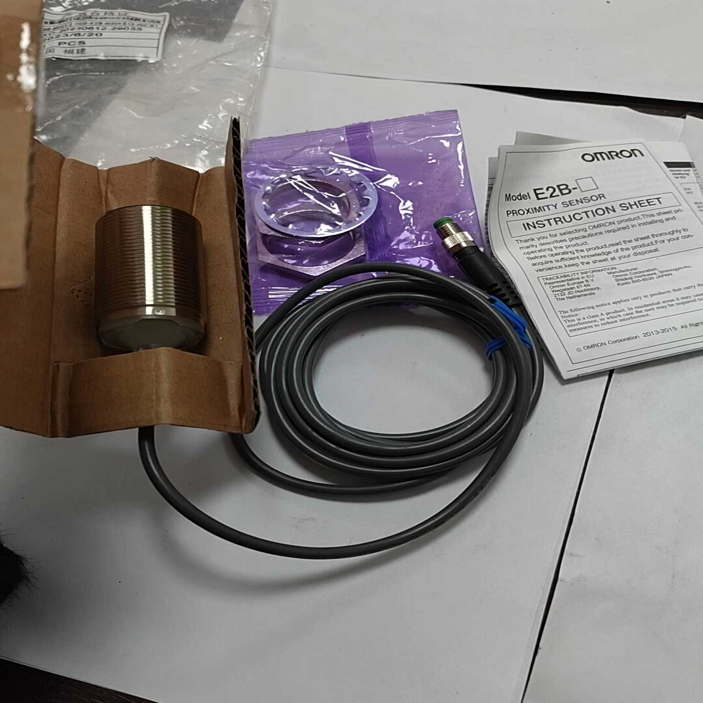 欧姆龙光电传感器E2B-M30KS15-WZ-B1，1个全新-议价