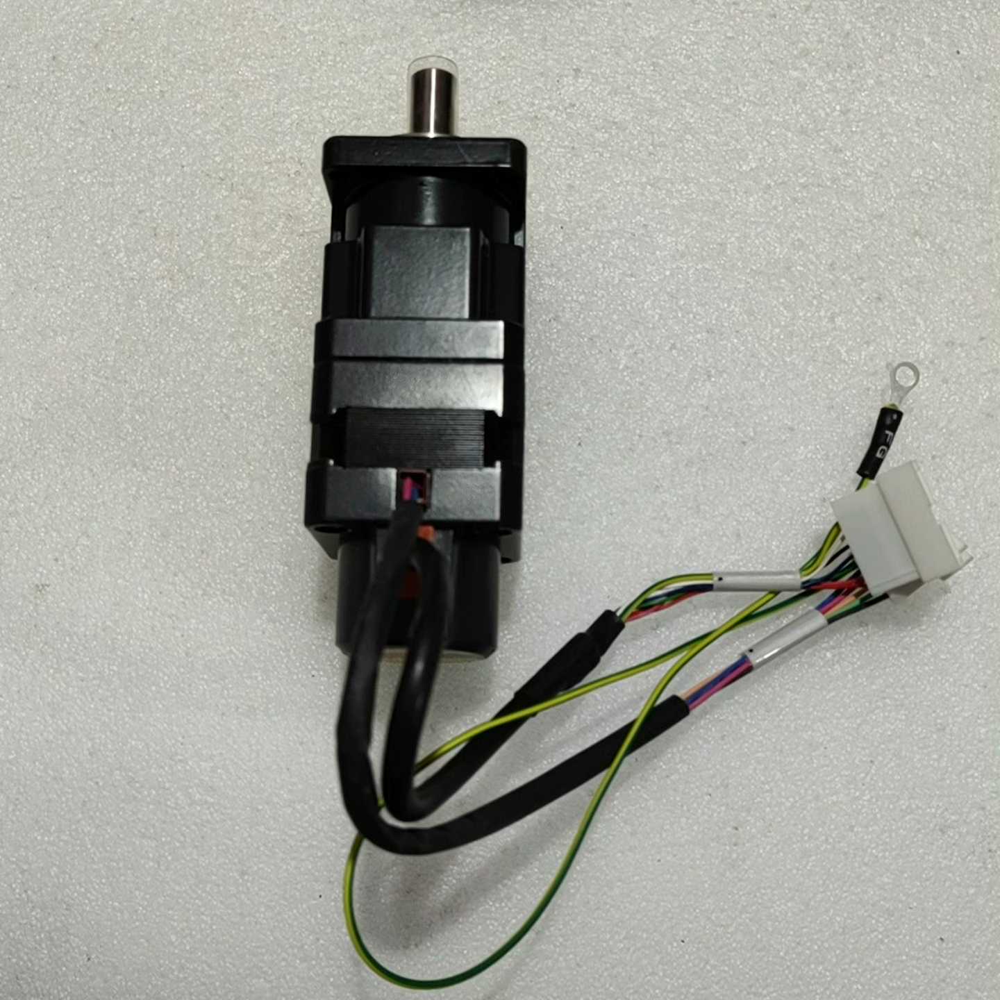 议价东方步进电机，PK543AW1一A10，全新无包装，有一面有