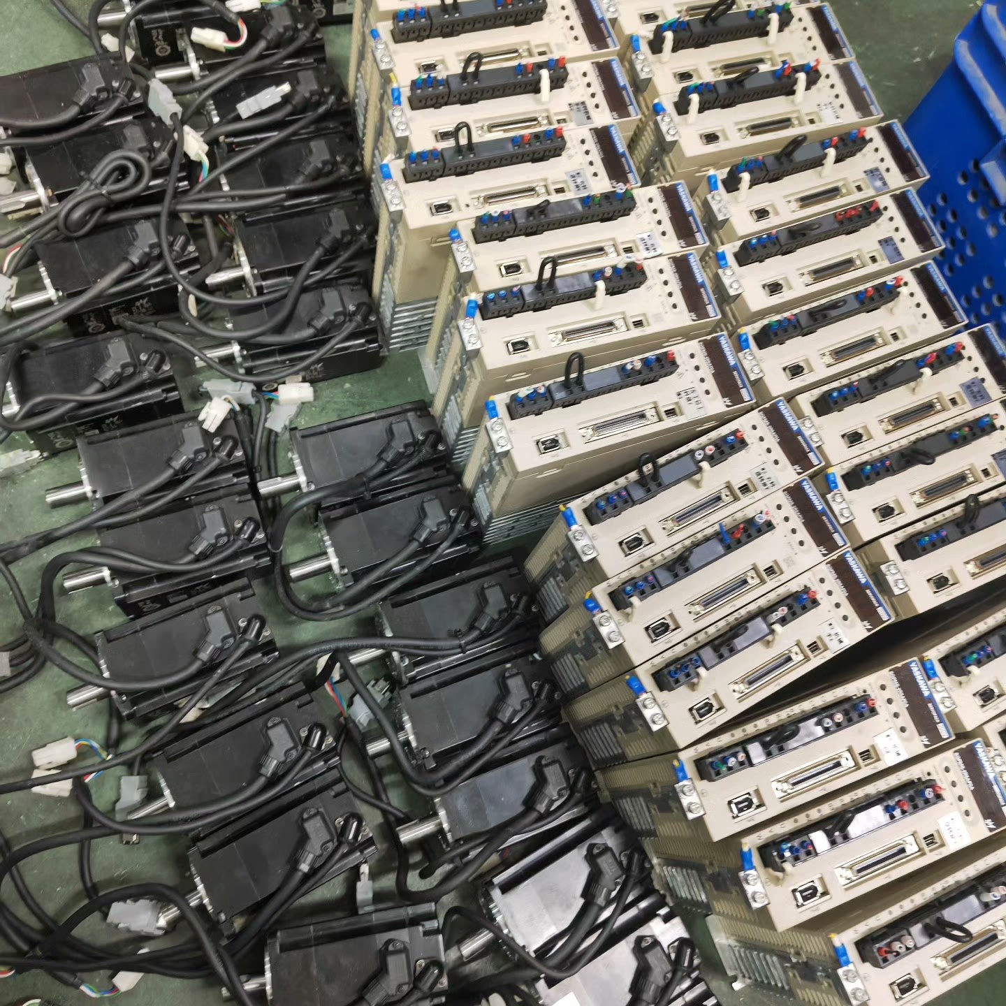 安川伺服电机，驱动：SGPMS-2R5AP0A，电机；SGM询价