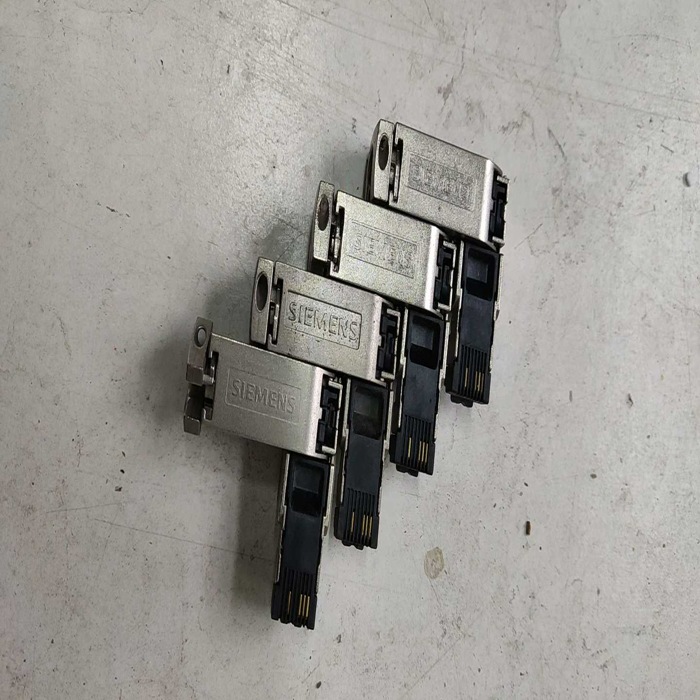 议价西门子接头6GK1901-1BB20-2AA0拆机的4个8