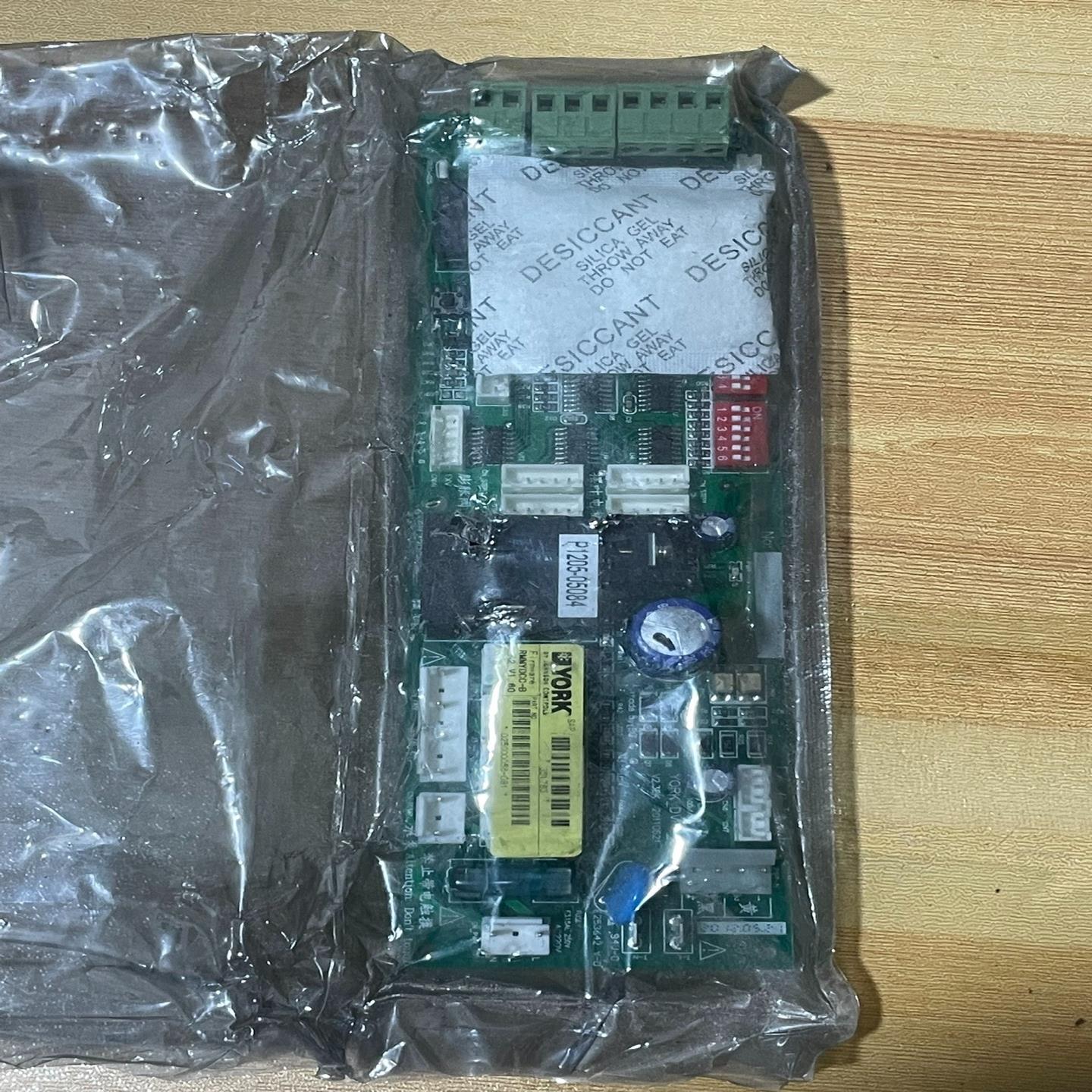 约克多联机内机主板 RMMYDCC-B-A2 库存未拆封,实(地坛设备)