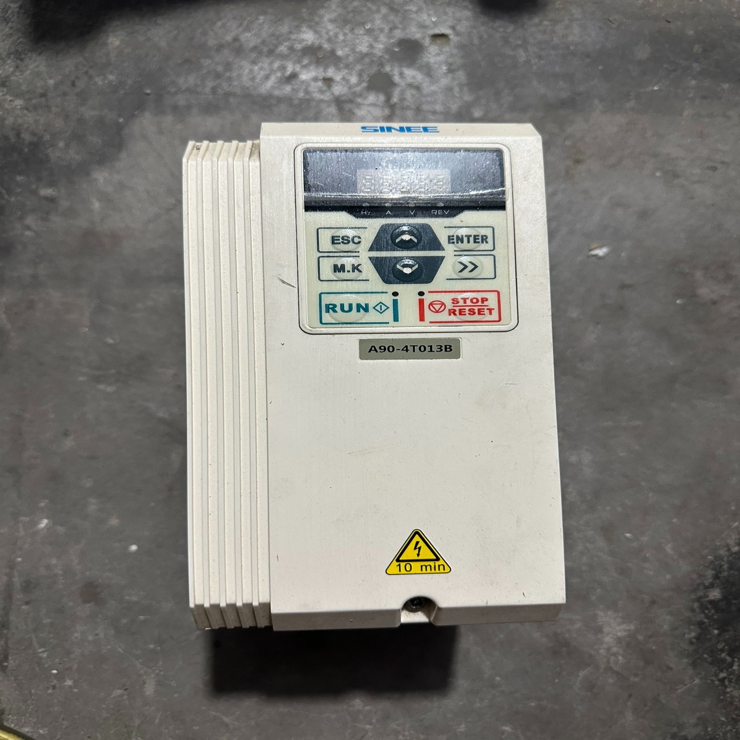 【议价】正弦变频器A90-4T013B55KW二手拆机图片