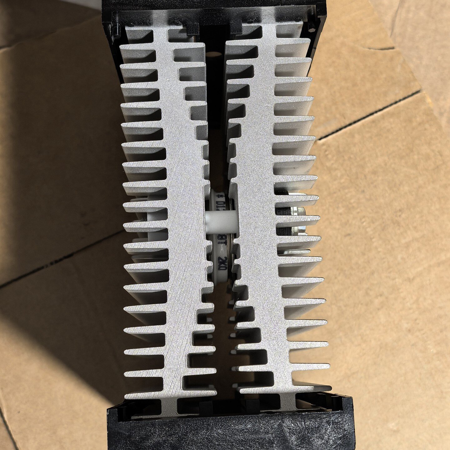 全新infineon英飞凌D1230N18T可控硅 带散热片--议价商品