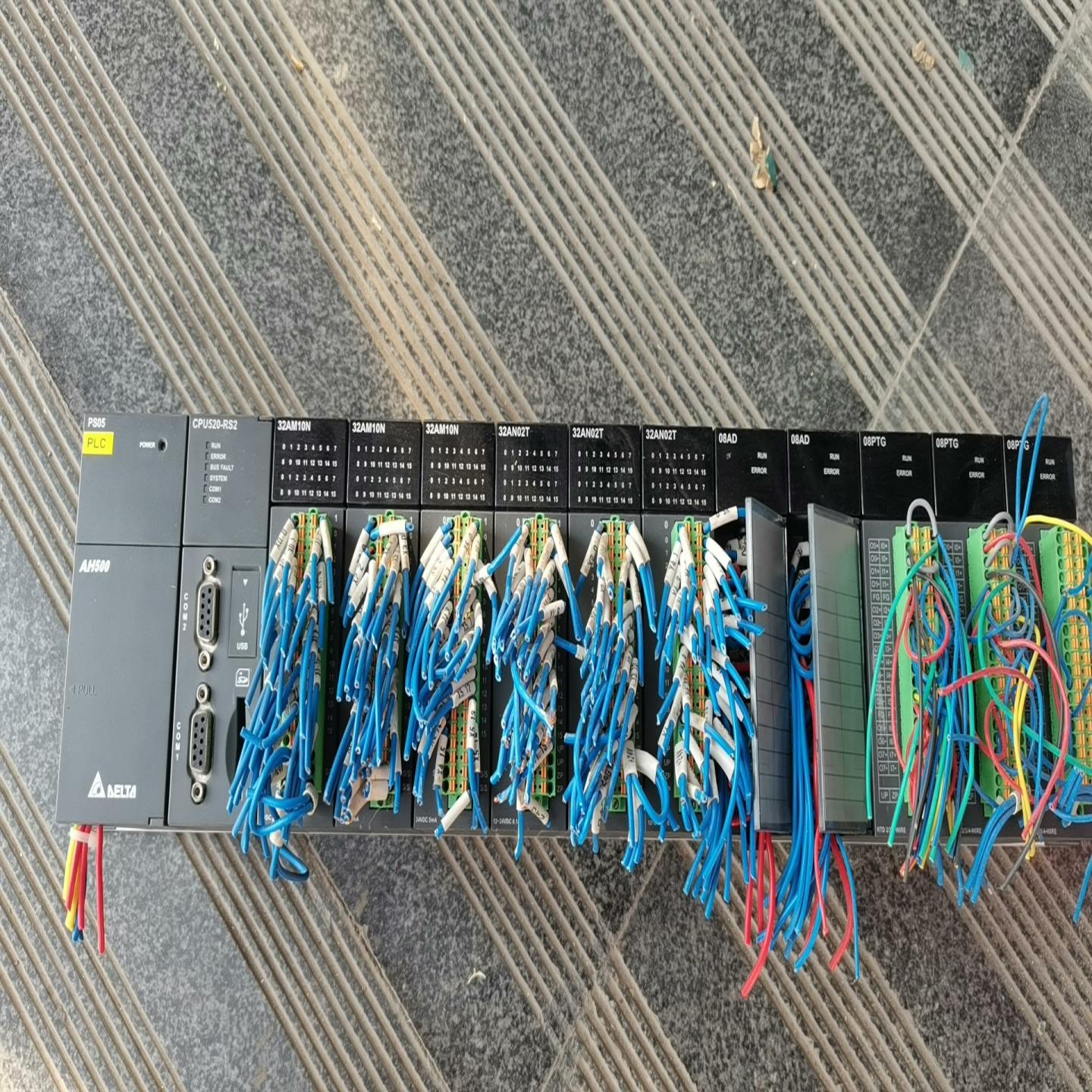 台达PLC 一组 13个，PS05电源，CPU520~询价