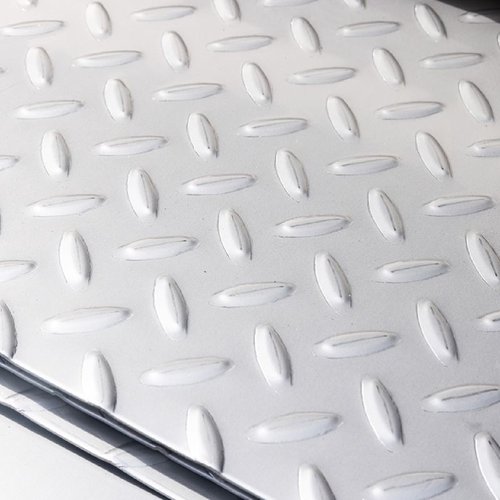 热镀锌花纹板Q235钢板扁豆形铁板防锈板车厢板铺地板踏步板楼梯