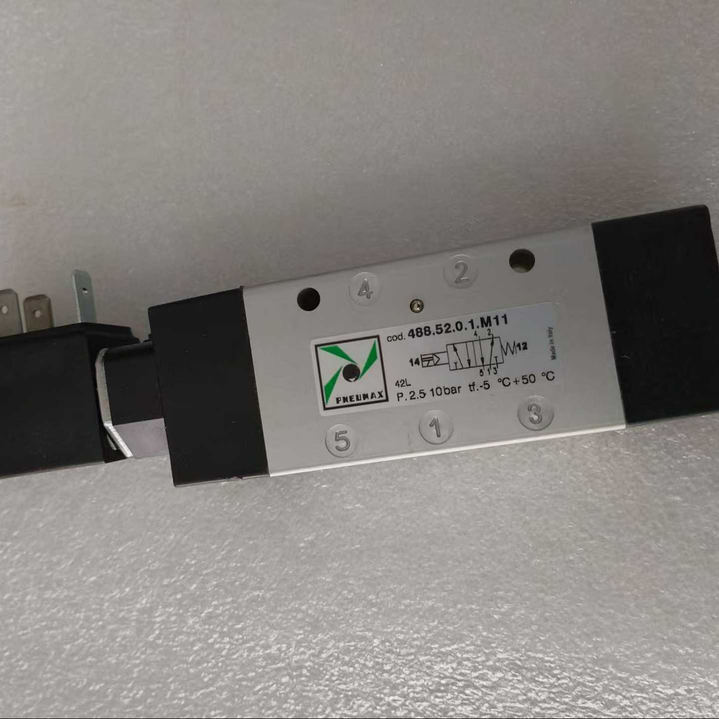 （霸霸电子）pneumax电磁阀，code:488.52.0.1.M11