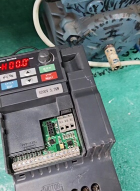 寻“”鑫福泰变频器3.7KWFTS003721KD成色如图