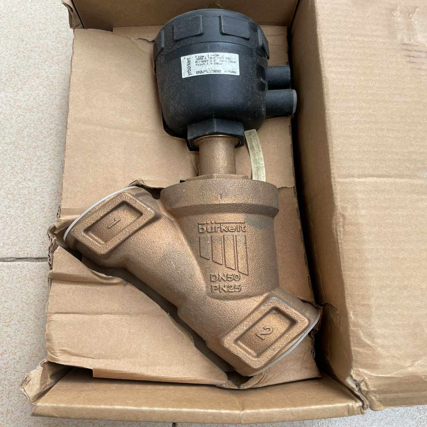 全新burkert宝德2000A气动角座阀DN50一台--议价商品