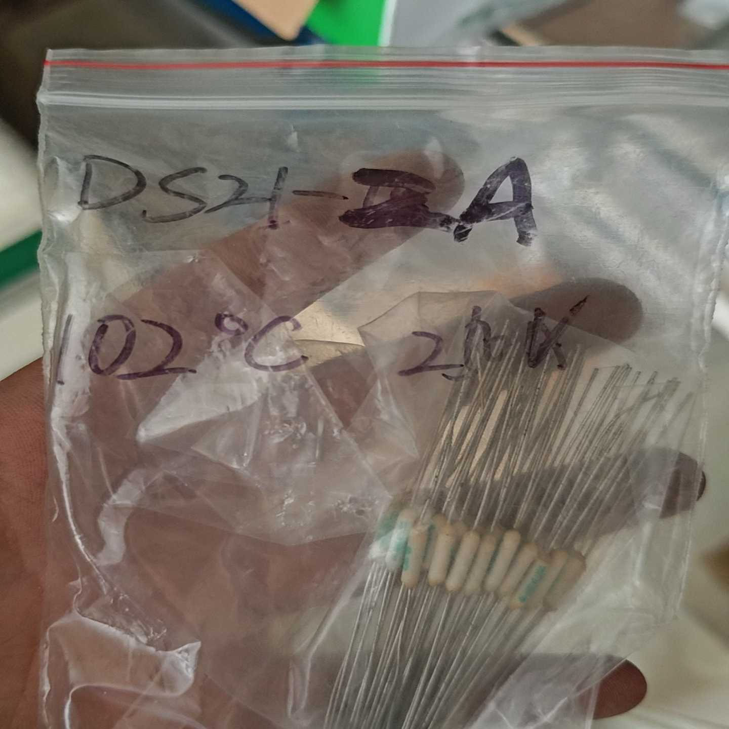 DS21-2A电阻，250V，102高温，全新原装。每包1--议价商品