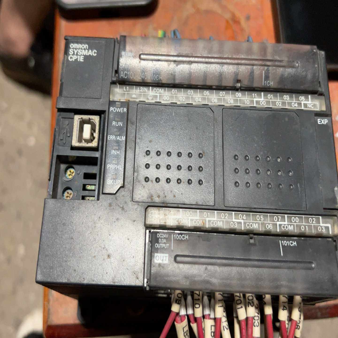 询价CP1E-E30DR-A货实物图