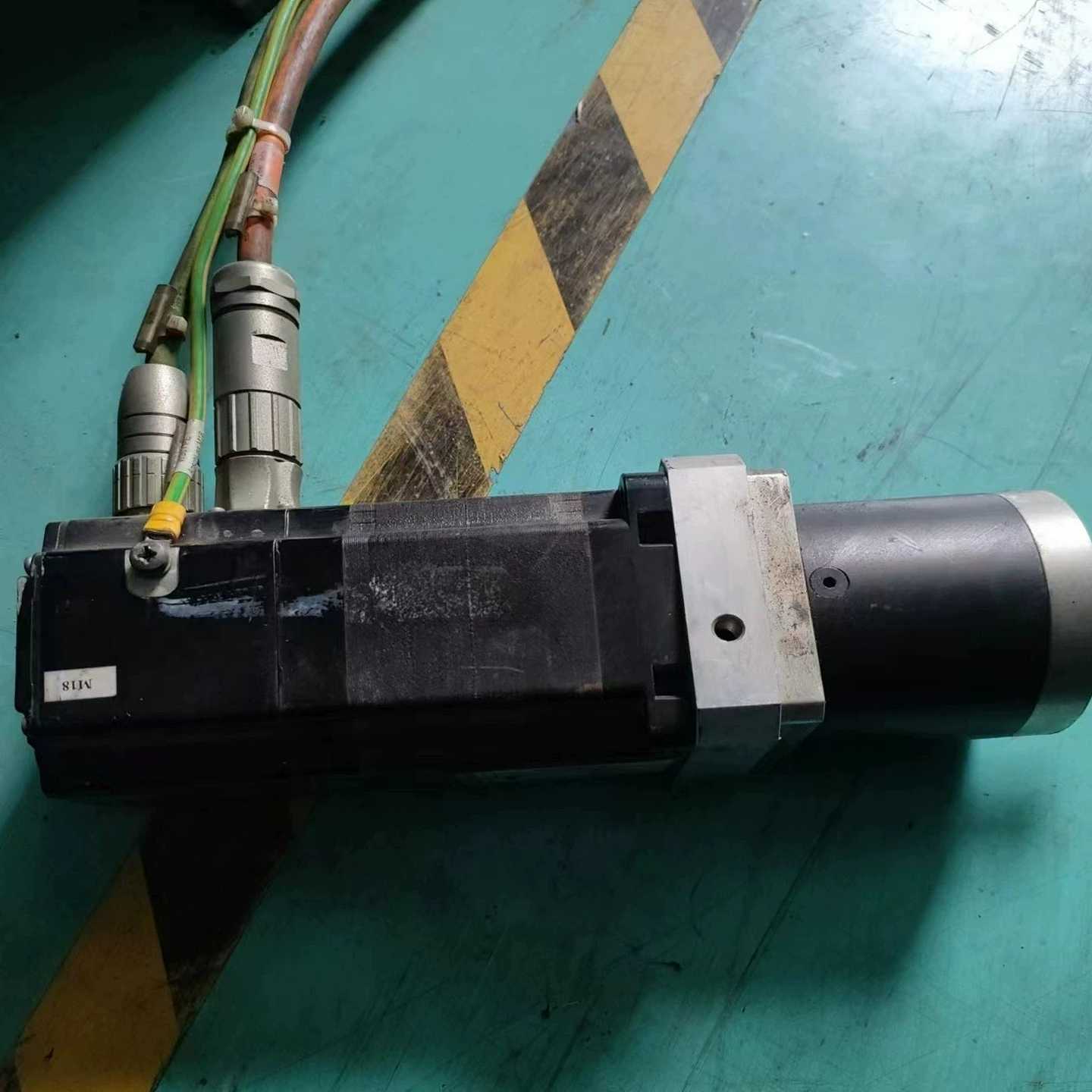 百格拉伺服电机SER3910/4L7SSC0实图拍摄询价