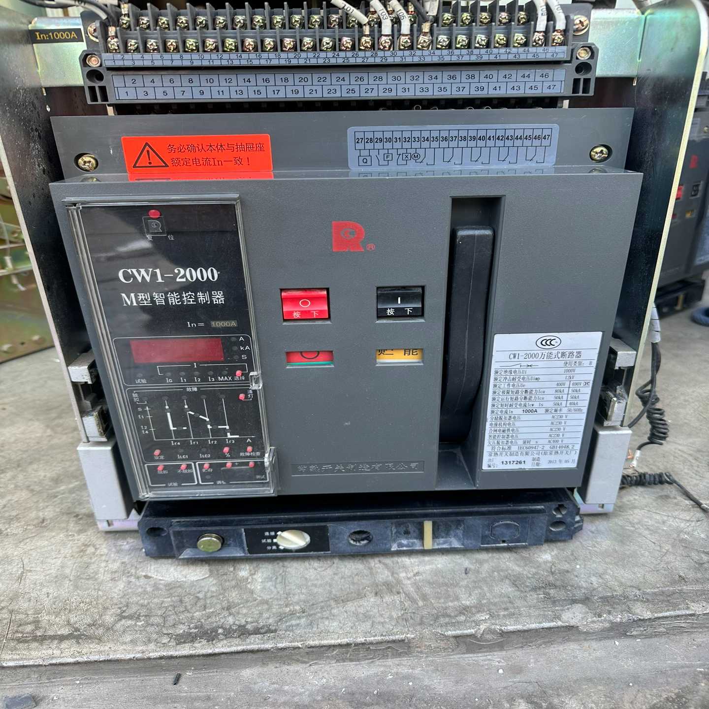常熟CW1-2000断路器。【落红设备】