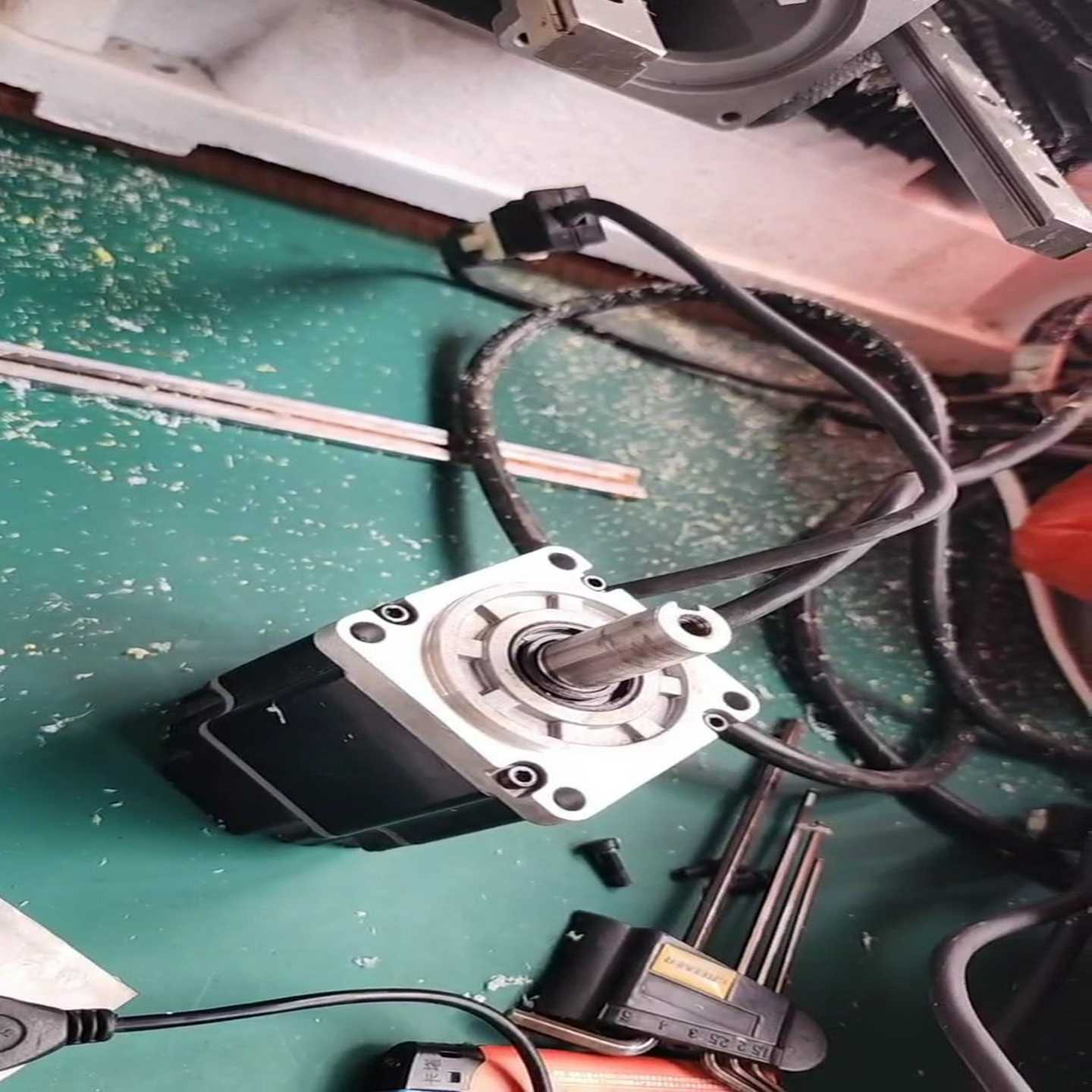 议价200w伺服电机套装，东菱伺服。脉冲控制的。具体型号看下图。