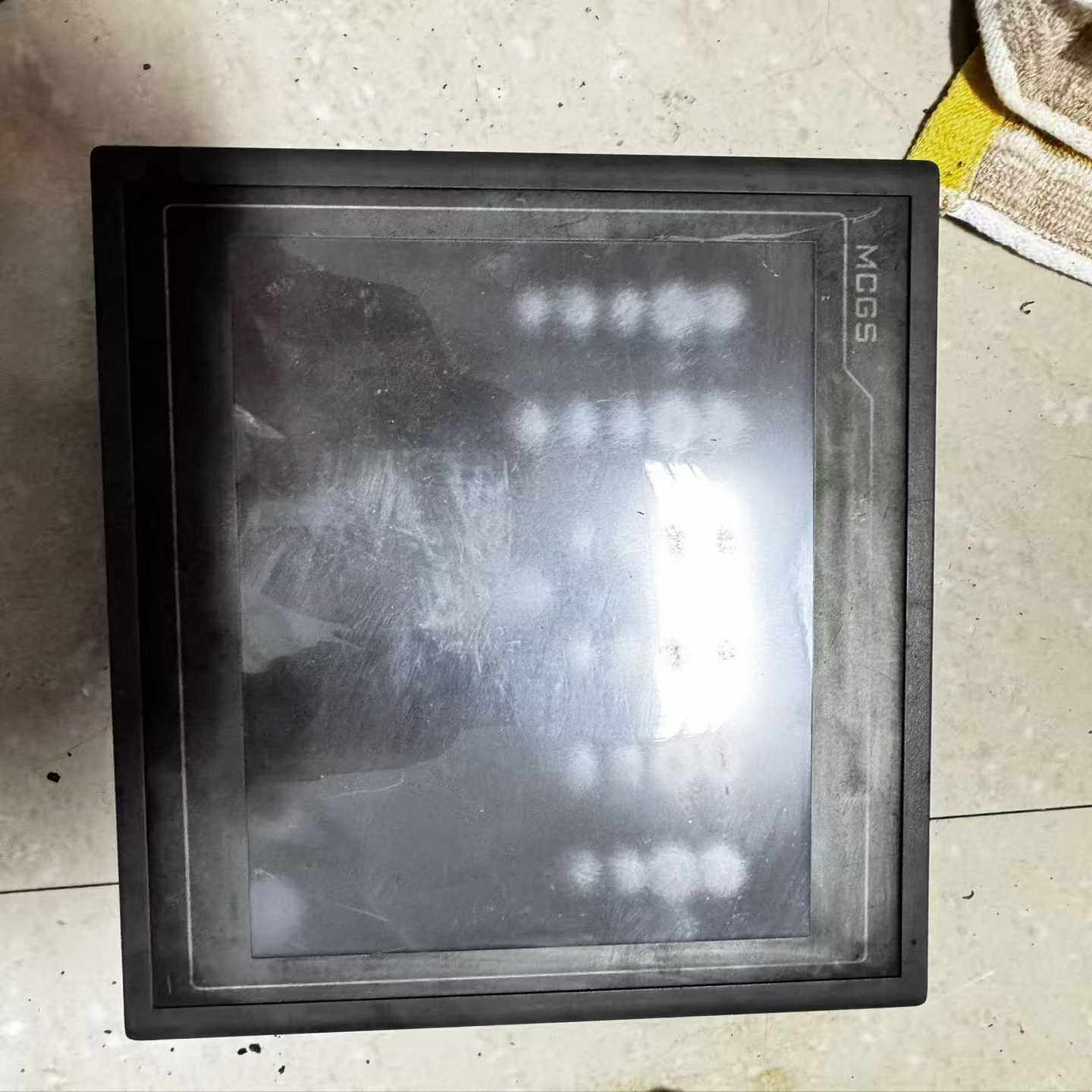 昆仑通态触摸屏TPC1062K，成色如图，功能完好。