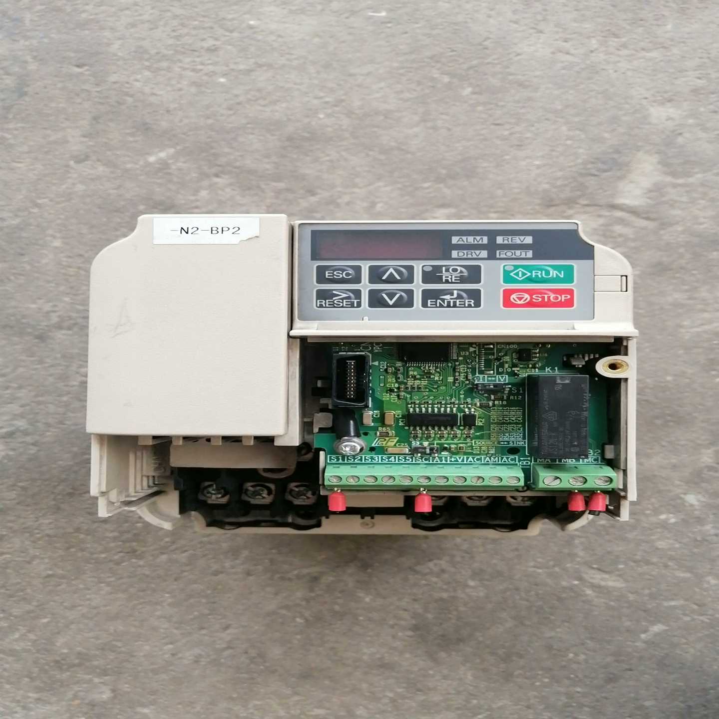 安川变频器CIMR-JB4A0005BBA，1.5KW，38（电子设备）