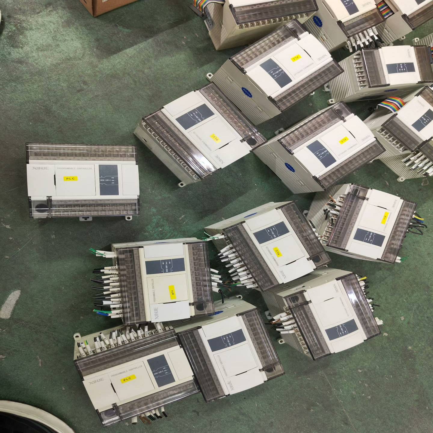 信捷PLC，型号：XD5E-24R-E，库存12个，成色漂亮--议价商品