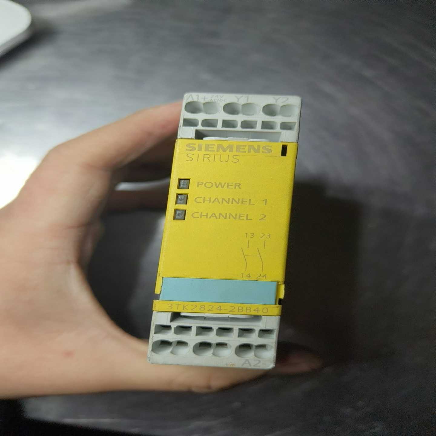 西门子安全继电器3TK2824-2BB40成色如图西--议价商品