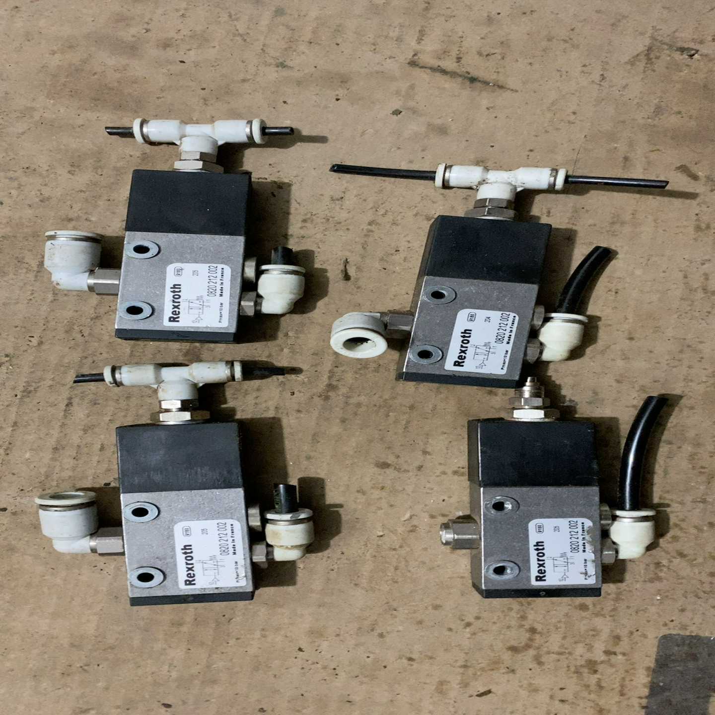 询价Rexroth力士乐0820212002电磁阀4个，实图拍摄