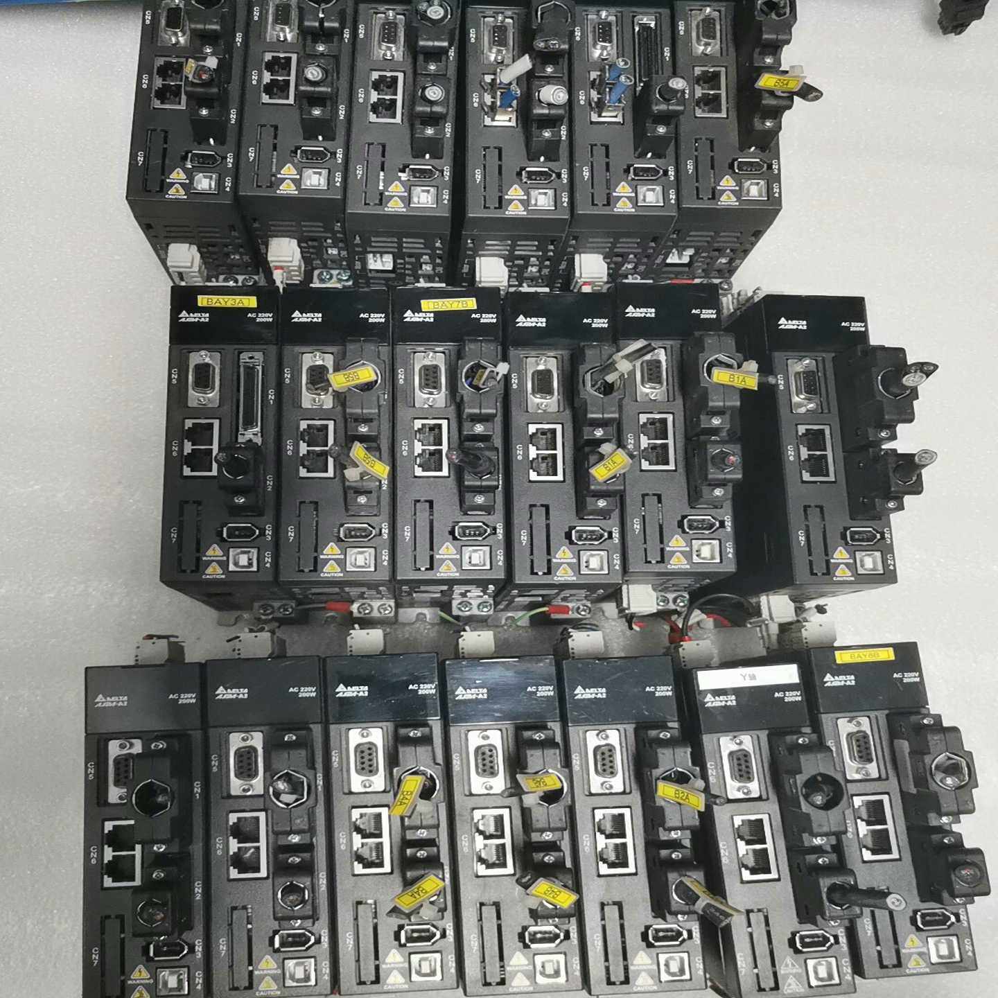 台达DAI1A2-0221-F，，功能包好，插头齐全{议价}