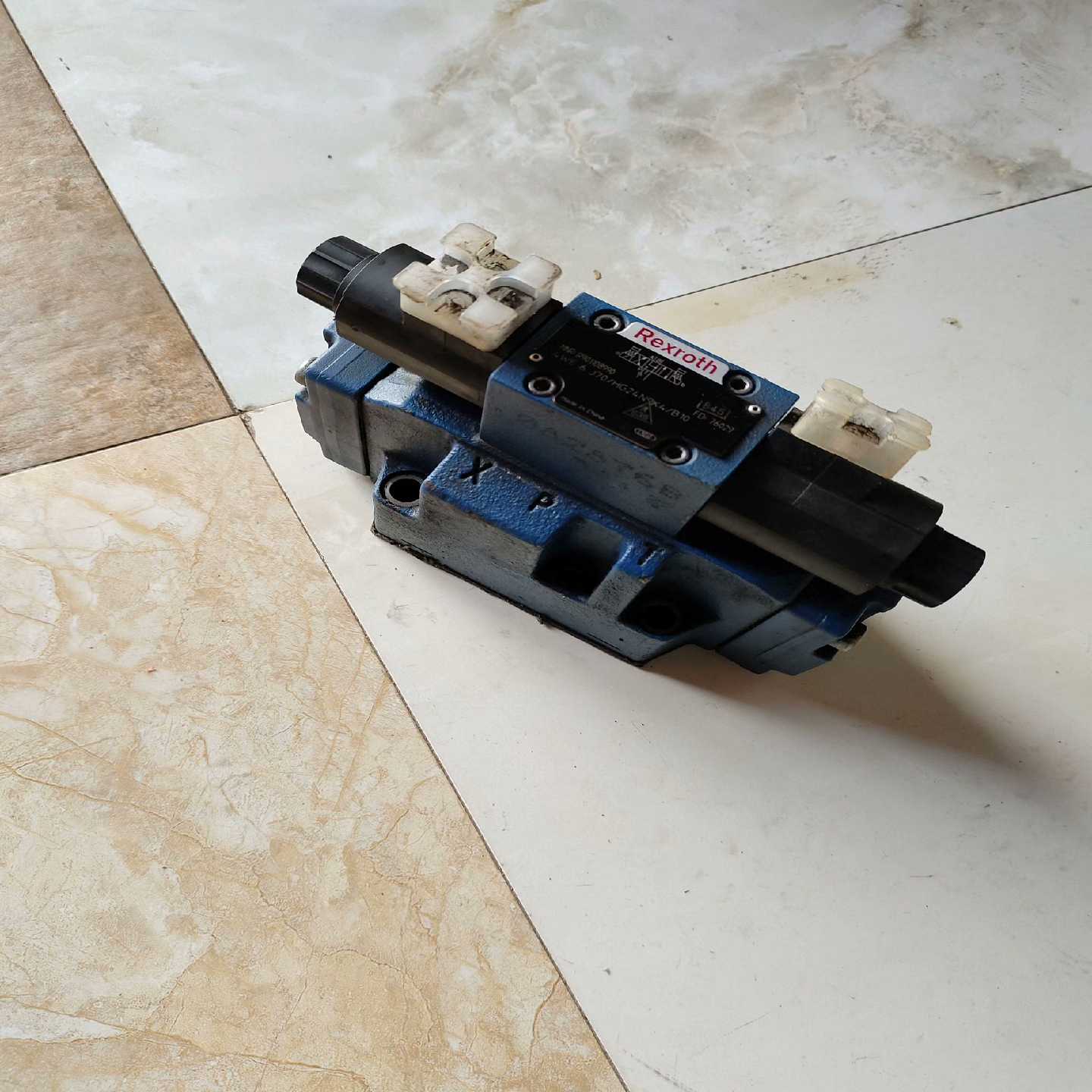 力士乐方向阀4WE6J70，4WEH16E72，库存一套无询价